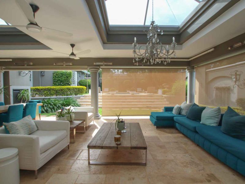 State of the art  mansion in magnificent Milkwood Drive. - Photo 6