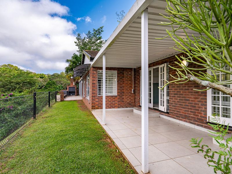 Spacious Face-Brick Family Unit with Modern Finishes, Views & Excellent Entertainment Flow - Photo 6