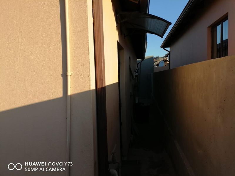 Clayville Ext 45 - R 850 000, 2 BEDS, 1 BATHS - Photo 2