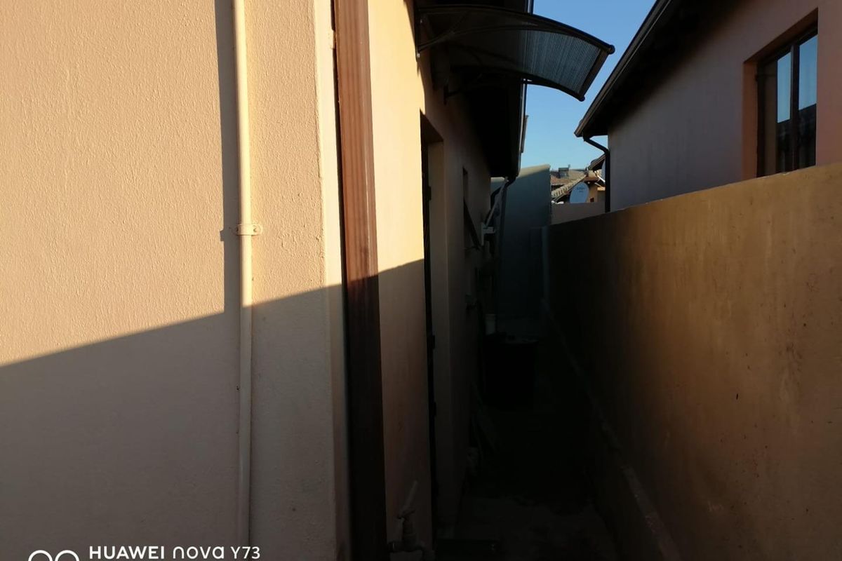 Clayville Ext 45 - R 850 000, 2 BEDS, 1 BATHS - Photo 2