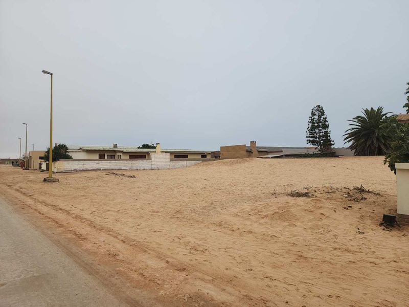 Vacant erf situated on the north dune. - Photo 6