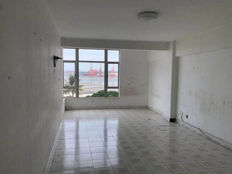 1 Bedroom Spacious Apartment with Stunning Harbour Views for sale in Esplanade! - Photo 5