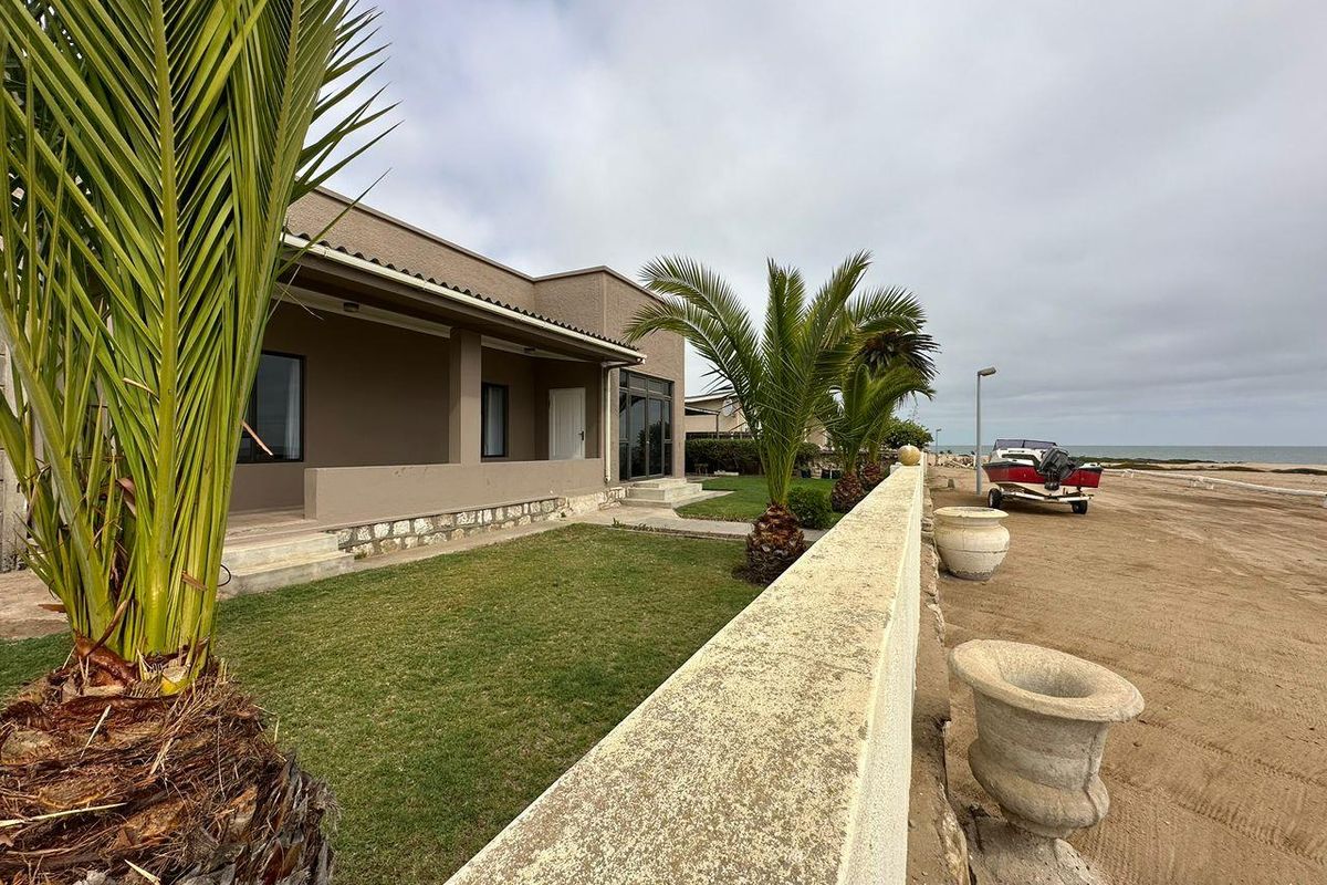 Comfortable House For Sale - Swakopmund - Photo 2