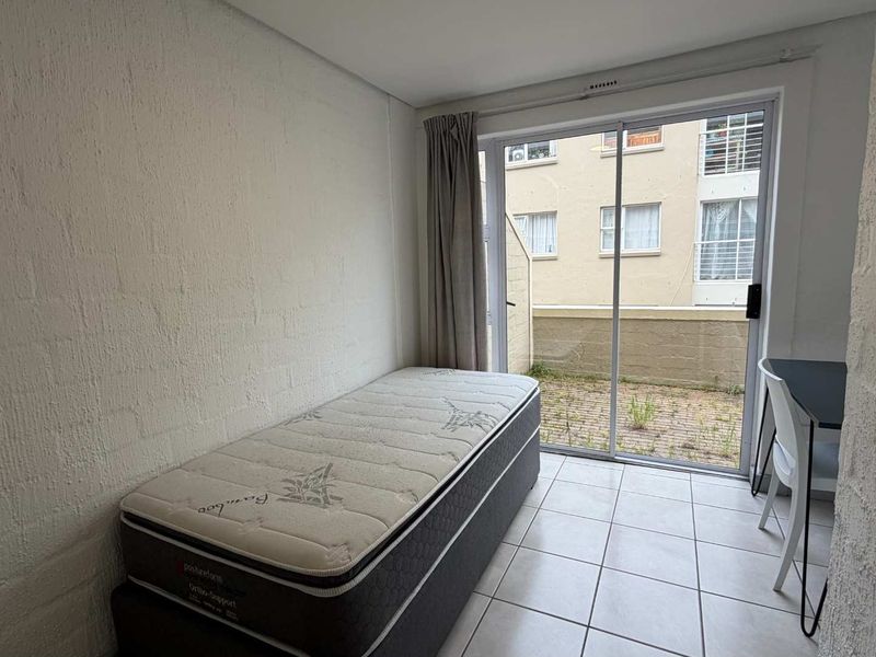Furnished Two-Bedroom Apartment to Rent - Photo 4