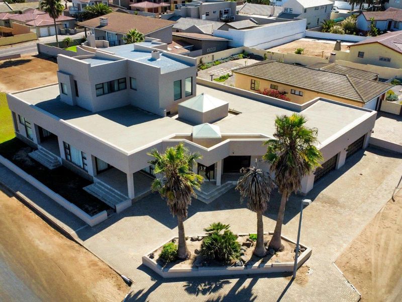 6 Bedroom House for Sale in Hage Heights - Photo 6