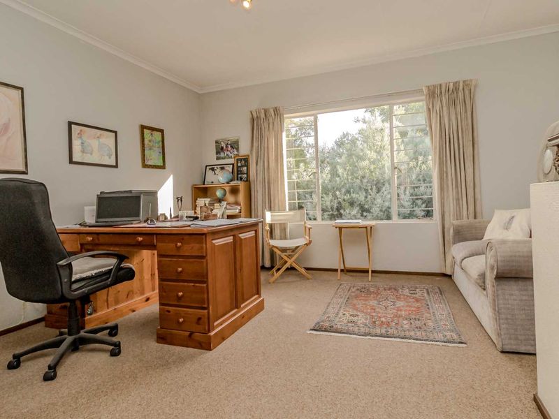 AN OASIS TO CALL HOME FOR THE LARGE FAMILY - Photo 9