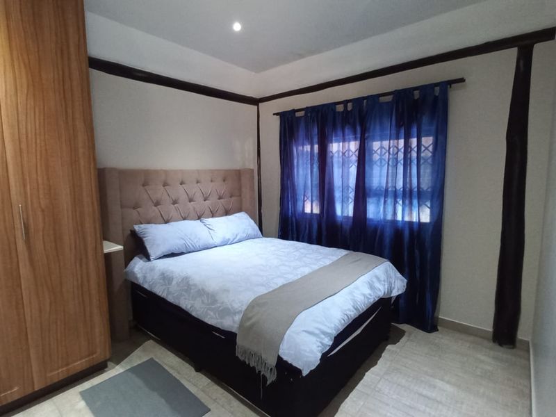 Ultimate Luxury Living: Spectacular Family Retreat with Granny Flat and Resort-Style Amenities - Photo 8