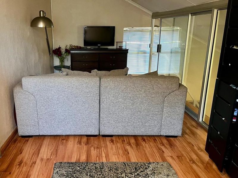 HEUWELSIG SECURITY ESTATE - 3 BEDROOM FREE STANDING TOWNHOUSE - Photo 6