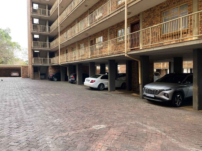 2 Bedroom Flat in Silverton FOR SALE - Photo 2