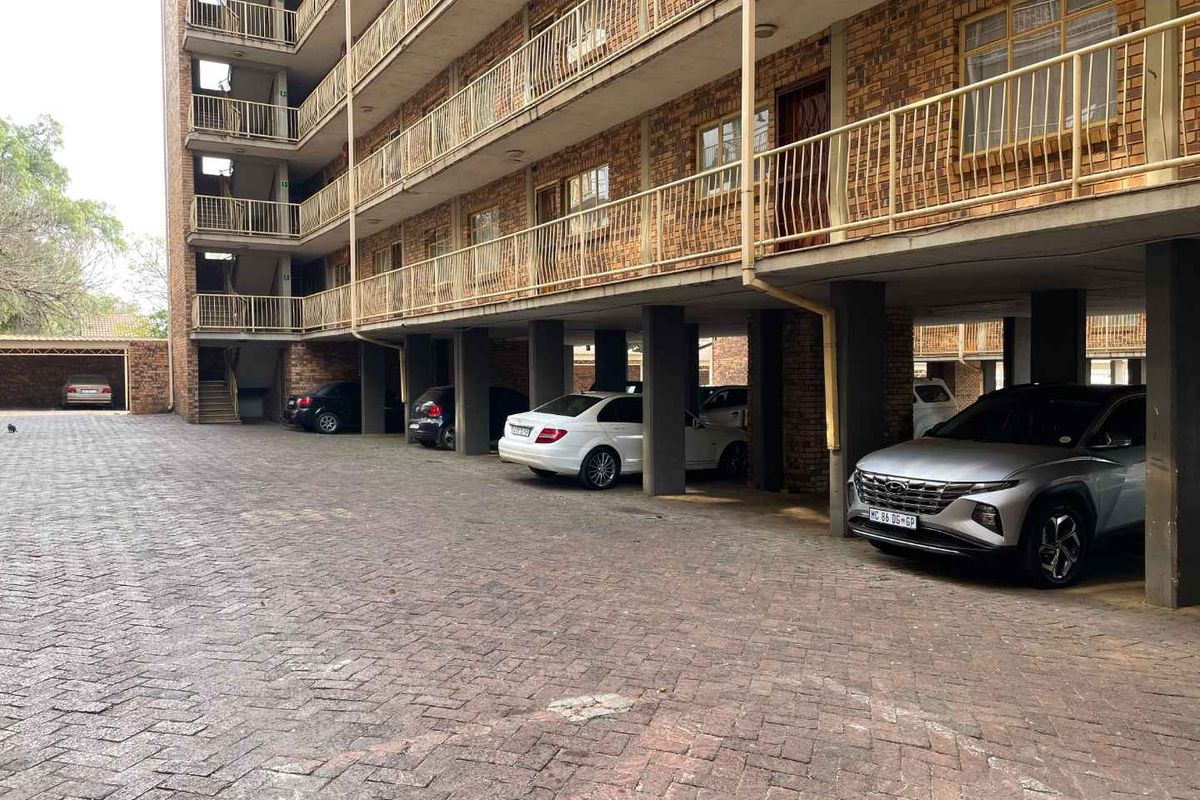 2 Bedroom Flat in Silverton FOR SALE - Photo 2