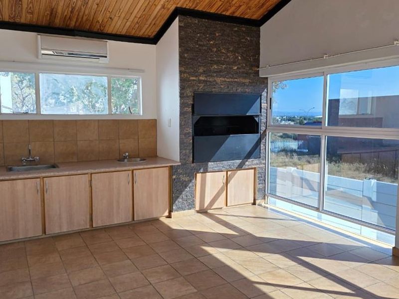 Comfortable 3-Bedroom Home in Kleine Kuppe - Photo 1