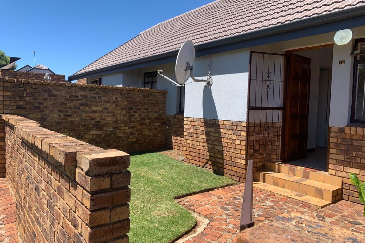 ** Welcome to your new home ** - Photo 3