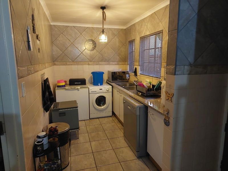 3 Bedroom Home for Sale in Secure Complex. - Photo 9