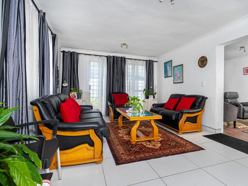 Dreaam Home in Rondebosch East - R3.25m - Photo 6