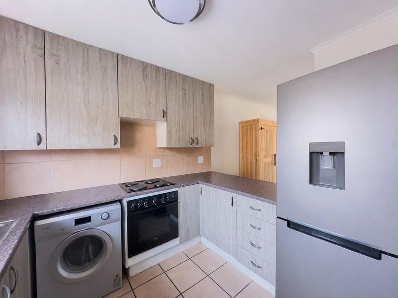 3 Bedroom Simplex With A Private Garden - Photo 1