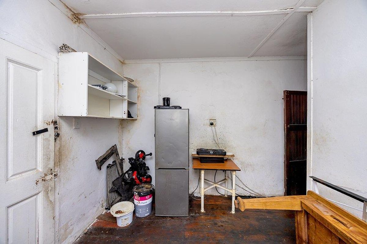 Investment Opportunity: Spacious 7 Bedroom House in Vasco Estate, Goodwood - Photo 5