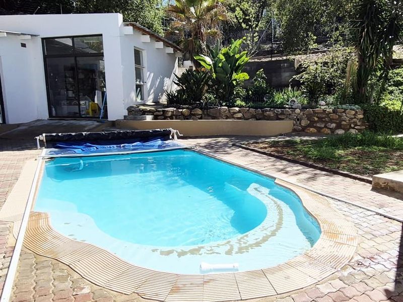 Spacious family home in quiet street - Photo 2