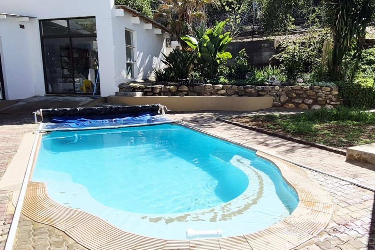 Spacious family home in quiet street - Photo 2