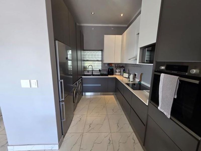 3 Bed Fully Furnished Apartment for Rent in Sandhurst - Photo 6