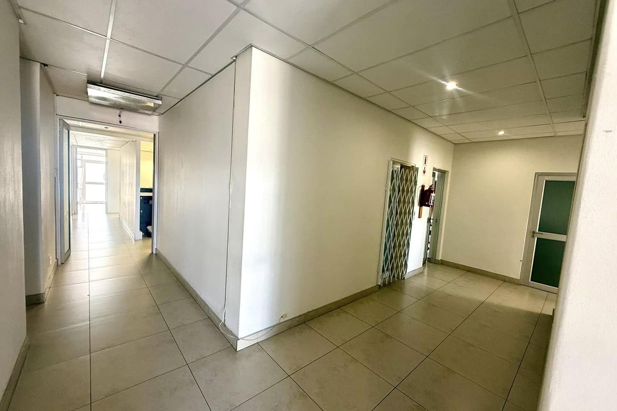 3 Private Office Spaces TO LET Eros - Photo 3