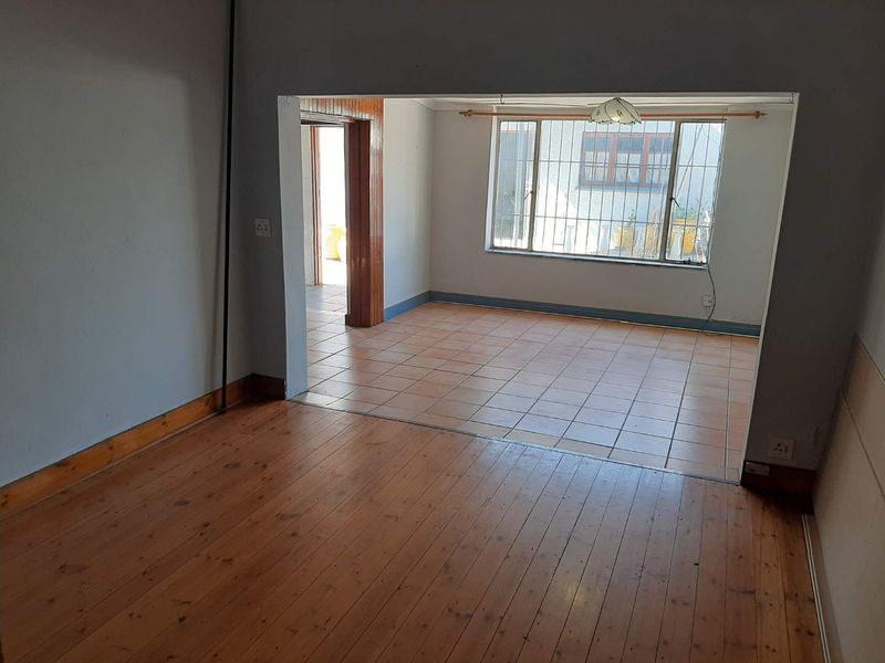 Charming and Spacious Old-Style Home with Income-Generating Flatlet - Photo 7