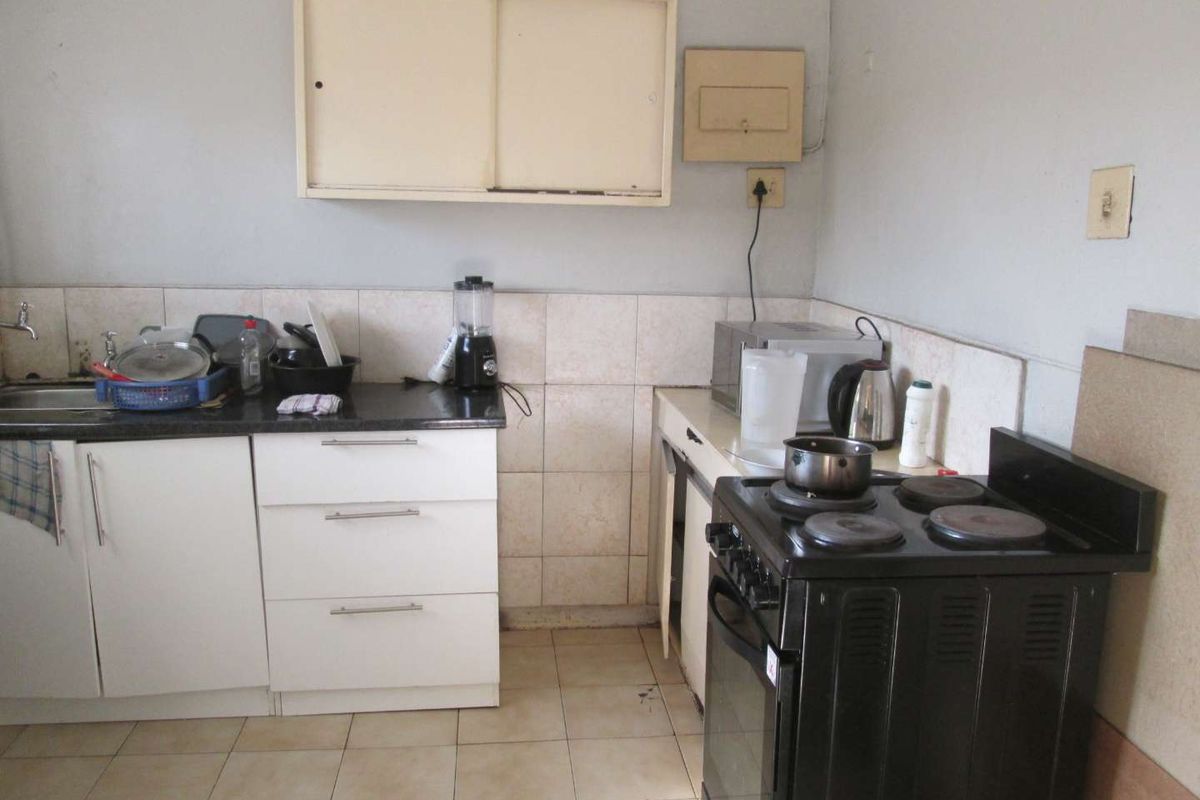 BEAUTIFUL, NEAT AND CLEAN [ 1.5] ONE AND HALF BEDROOM APARTMENT FOR SALE IN PRETORIA WEST BARGAIN - Photo 5