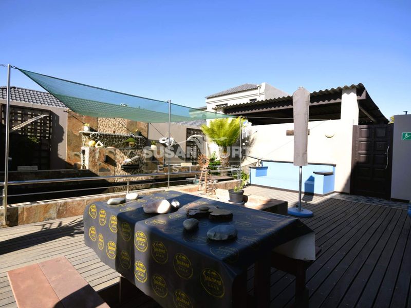 Coastal living taken to the next level with sea views galore! - Photo 3