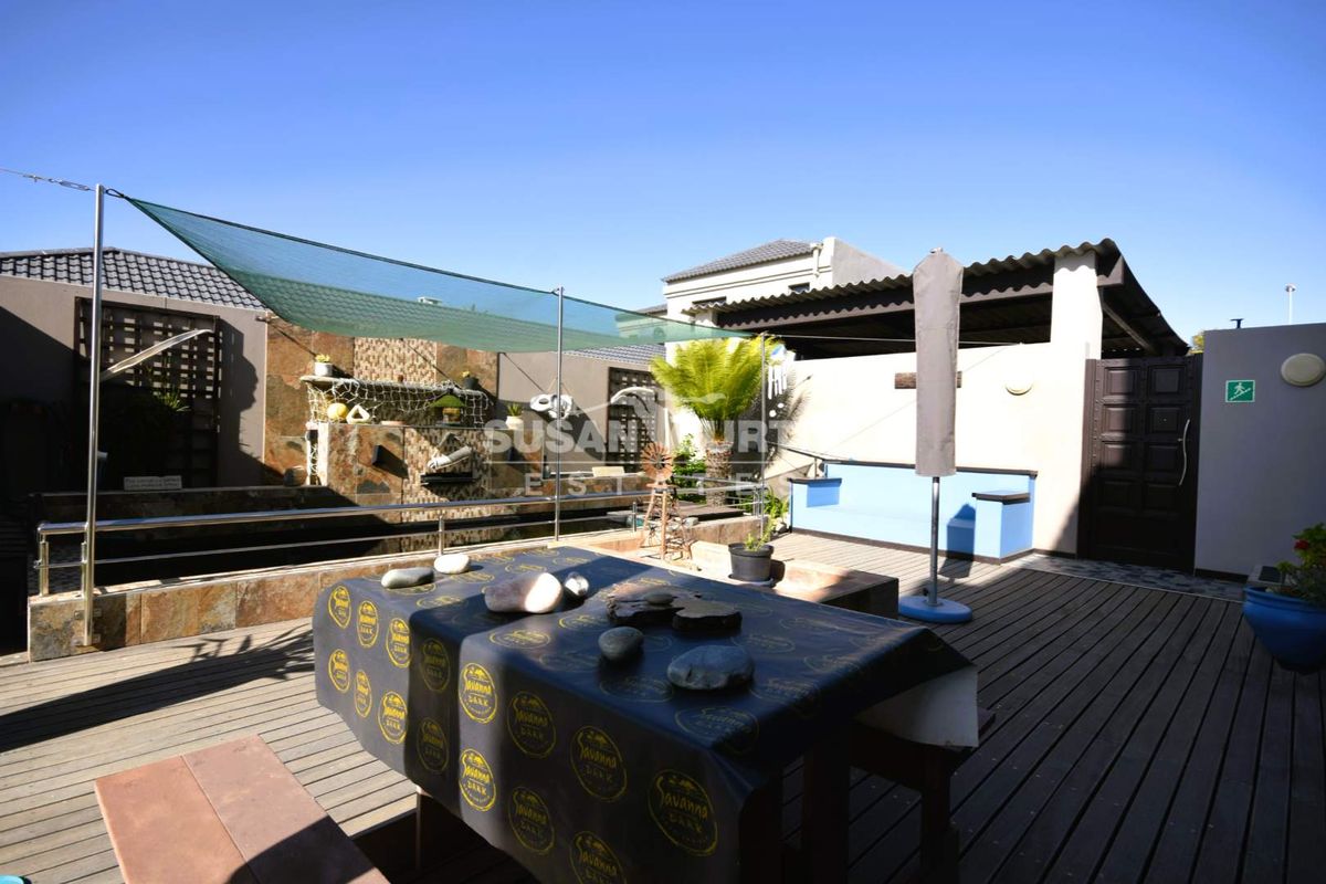 Coastal living taken to the next level with sea views galore! - Photo 3