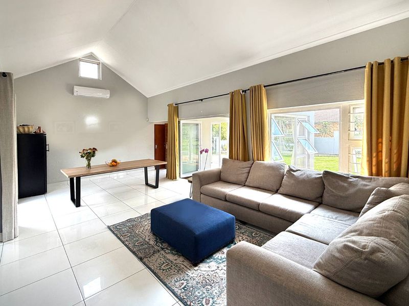 Charming 3 Bedroom Home in Excellent Estate - Photo 6