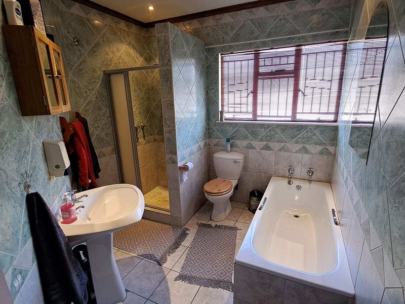 Stunning Townhouse Offering Space and Splendour - Photo 10