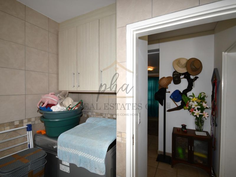 Charming Townhouse for Sale! Just a Stone's Throw from the Beach!** - Photo 10