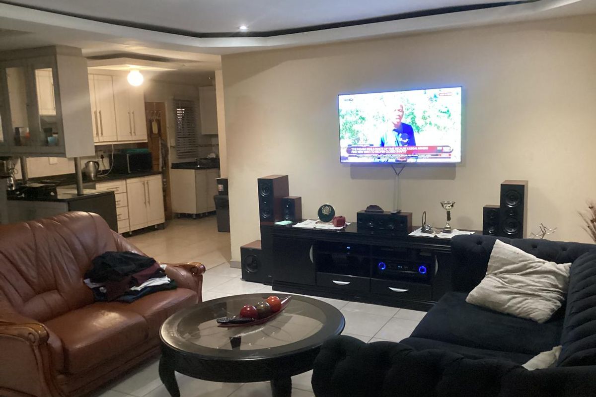 Family Home for Sale - Photo 4