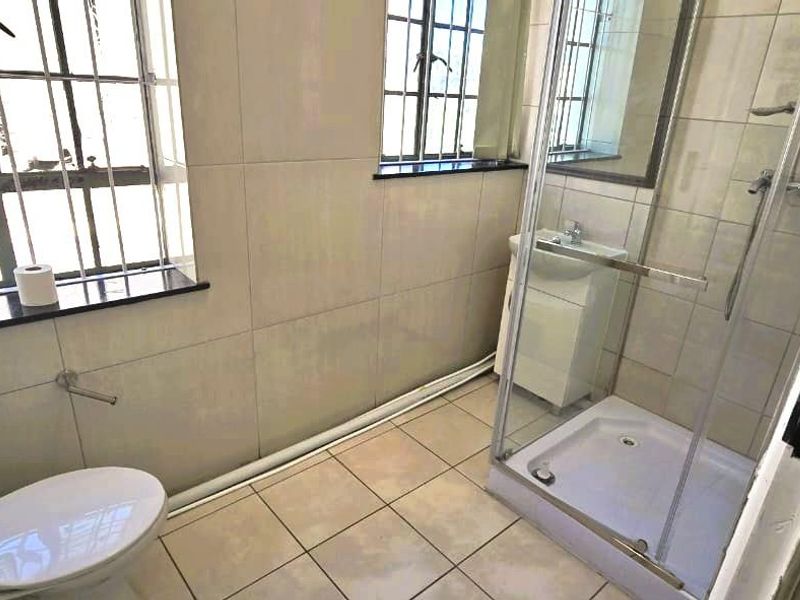Room to rent at 159 Voortrekker Road - Photo 6