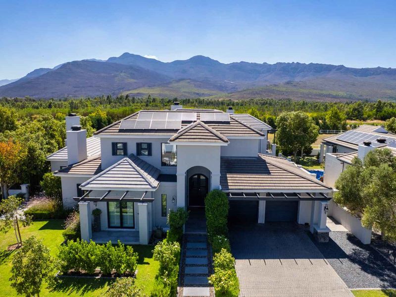 Family Home with Paddock Views on Val de Vie Estate - Photo 4