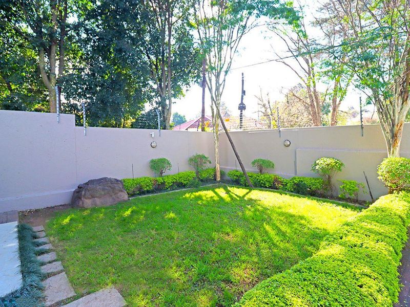 Stylish 3 Bedroom Townhouse with Pool in Sought After Waverley Gate - Photo 5
