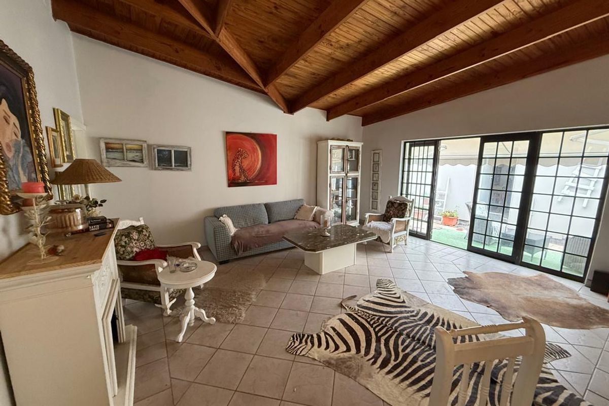 FOR SALE : EXCEPTIONAL 4 BEDROOM HOME WITH INCOME POTENTIAL- VINETA, SWAKOPMUND - Photo 2