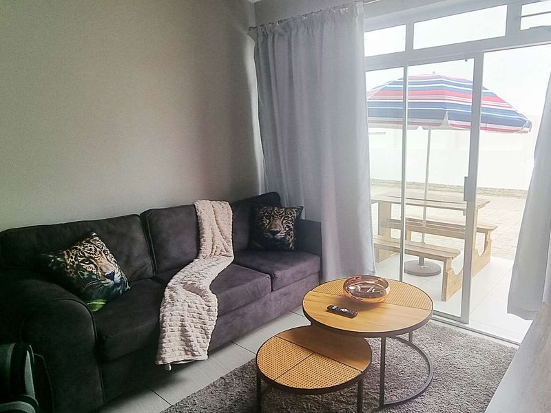 Spacious 2-Bedroom Apartment with En-Suite Baths & Garage in Swakopmund - Photo 2