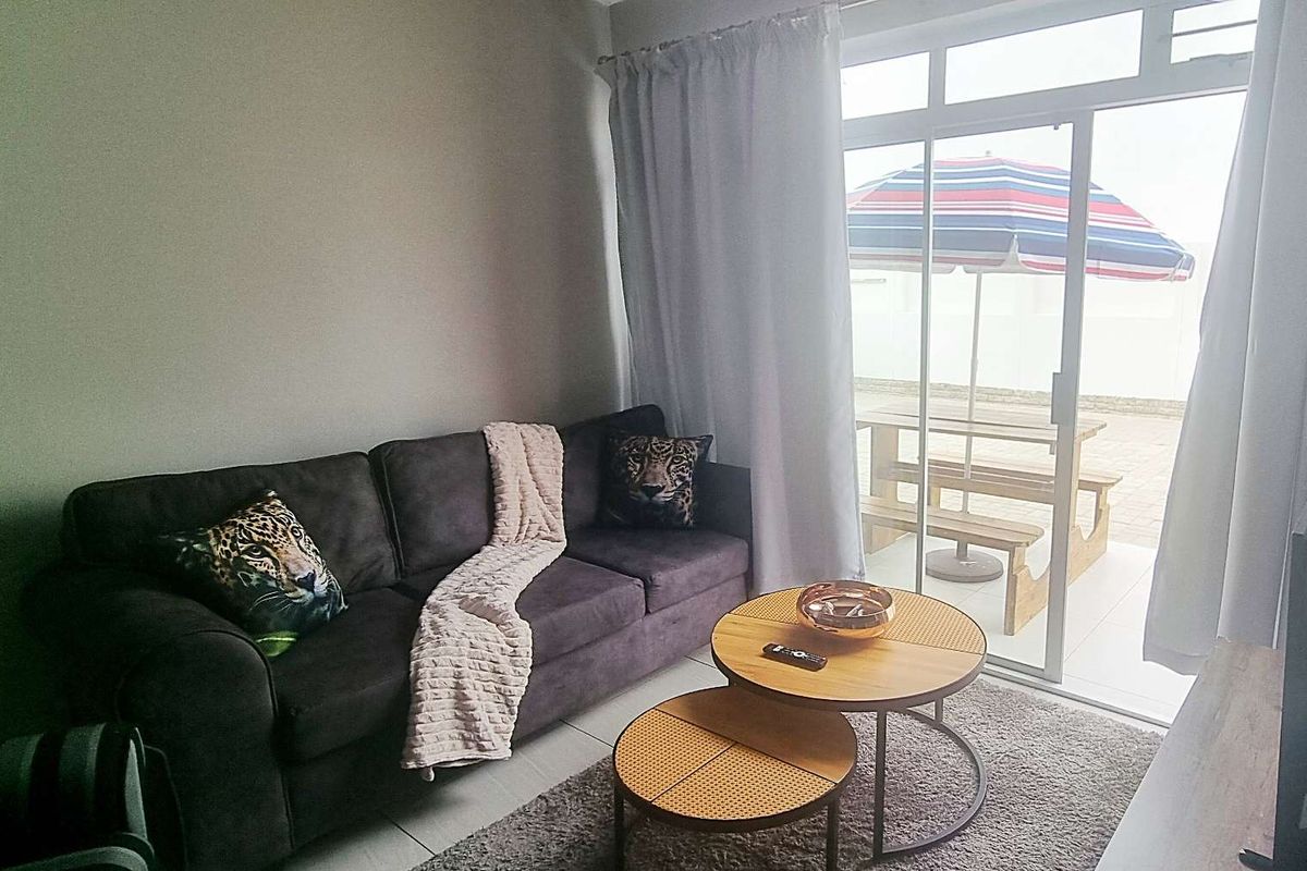 Spacious 2-Bedroom Apartment with En-Suite Baths & Garage in Swakopmund - Photo 2