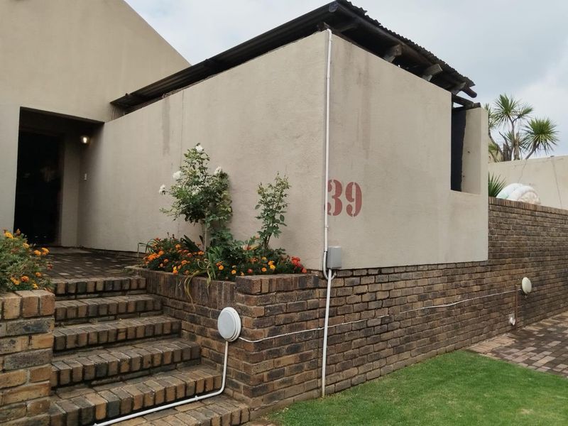 2-Bedroom Unit with Private Garden and Built-In Braai in Glen Marais - Photo 4