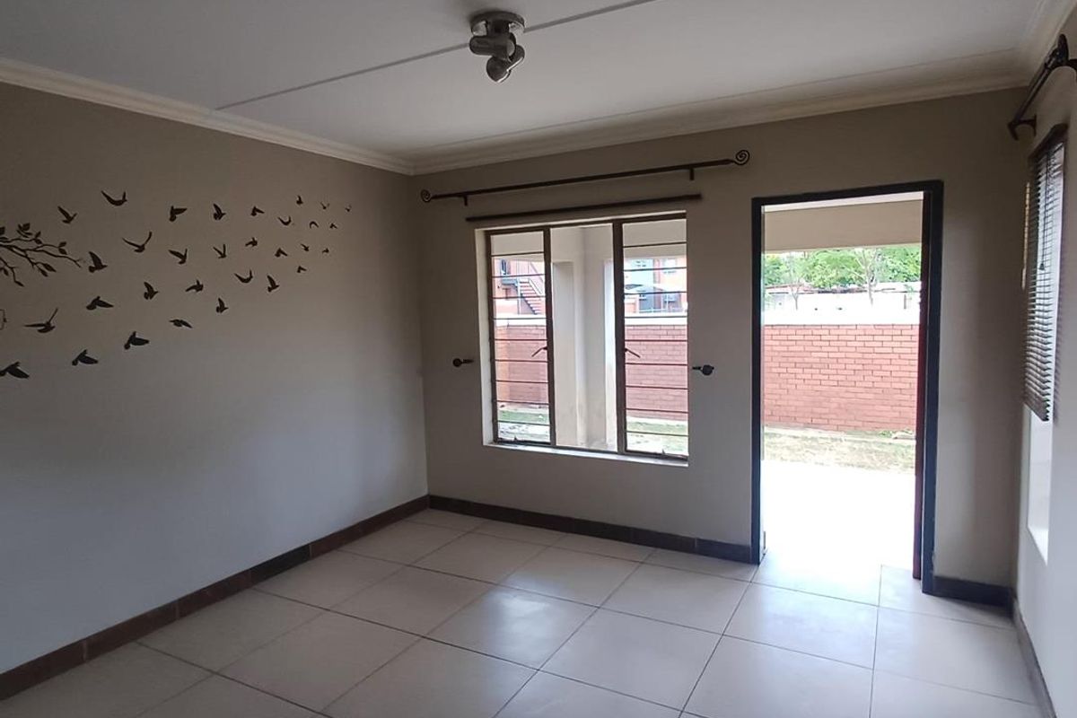 2 Bedroom Apartment To Let - Photo 2