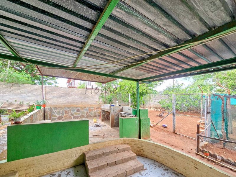 Outjo:  Large and Secure Home for Sale - Photo 8