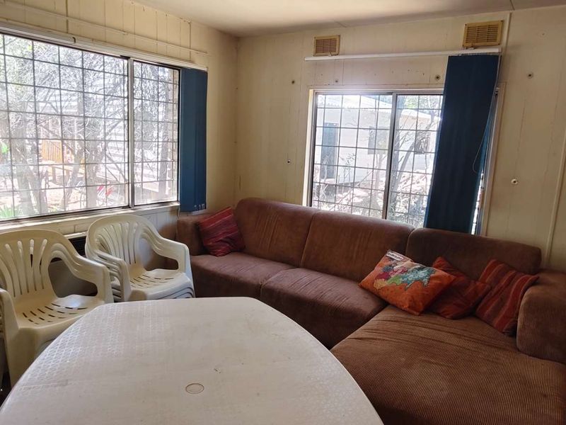 Charming Brick-Cladded Container Home: Perfect for Holiday Getaways or Small Families - Photo 7