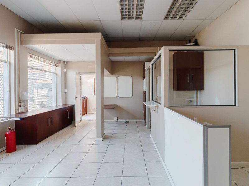 GREAT COMMERCIAL AND RETAIL PROPERTY - Photo 6