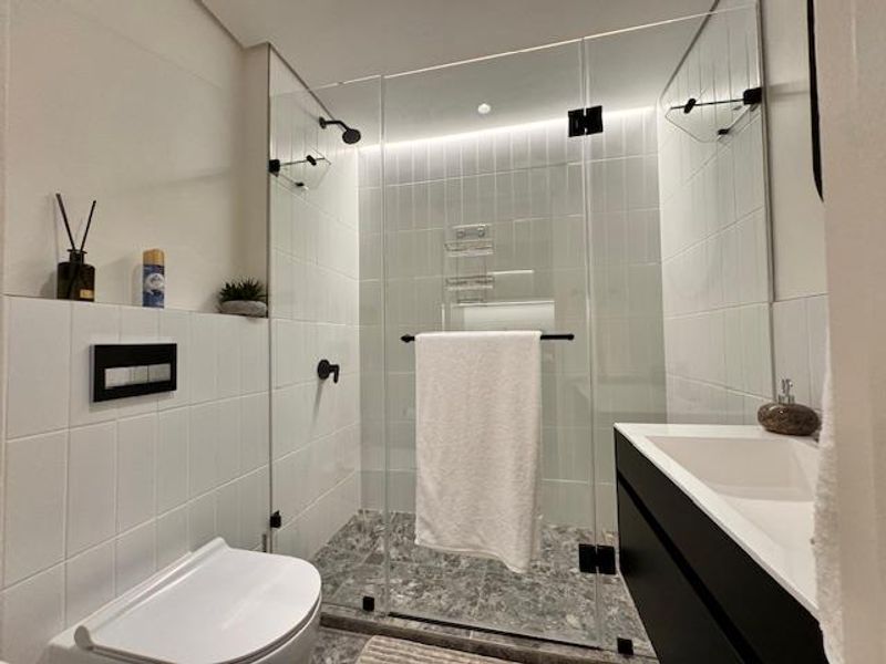 Modern Studio in Station House - Photo 4