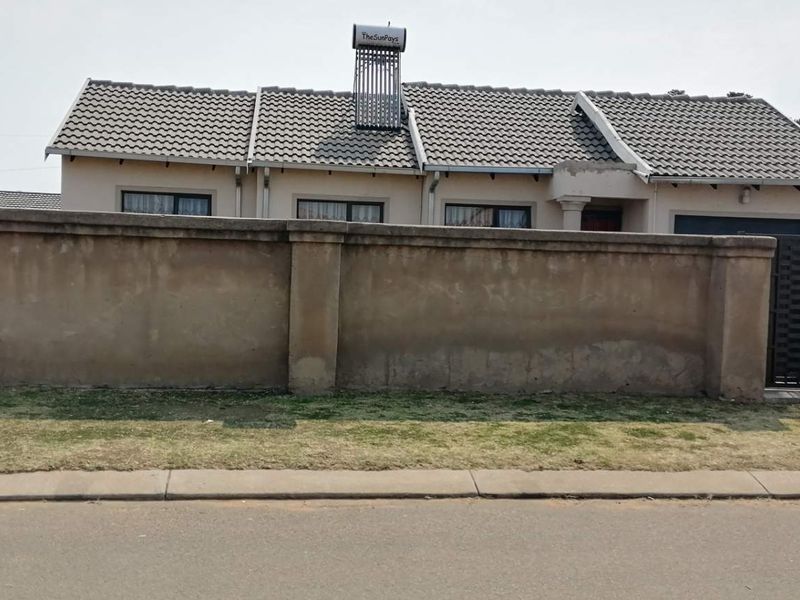 3 Bedrooms house to rent in Kwa-Thema ext 2 - Photo 2
