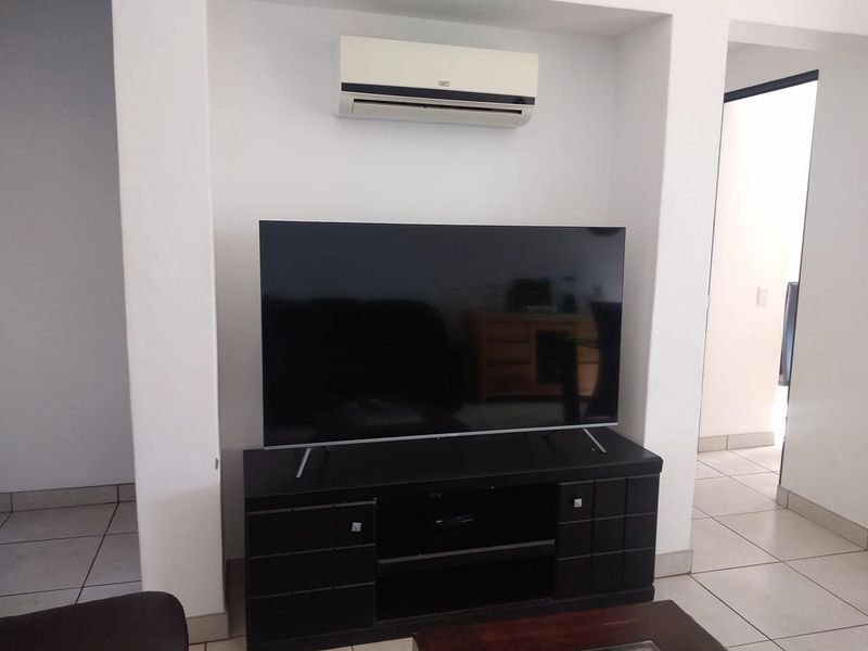 This Apartment comes with furniture! 🌷Only 40km South of Windhoek in a lovely complex nearby the Pharmacy and Golf Club. - Photo 8