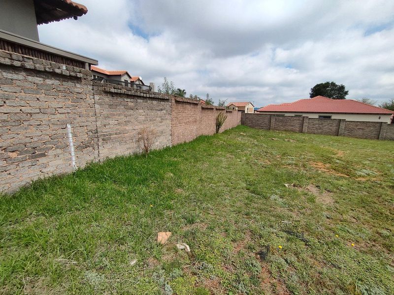 Beautiful Stand Situated Within Well Managed Estate - Photo 9