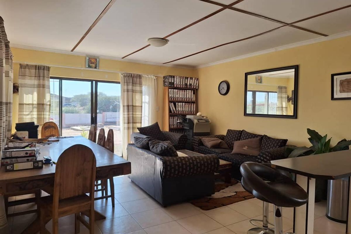 3 Bedroom House For Sale in Brakwater - Photo 2