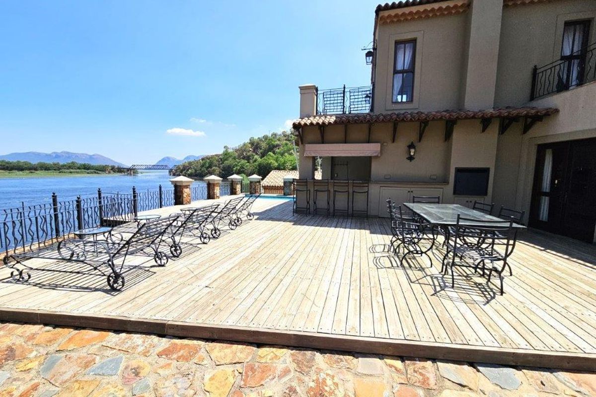 5 Bedroom Home in Estate D'Afrique - Photo 2