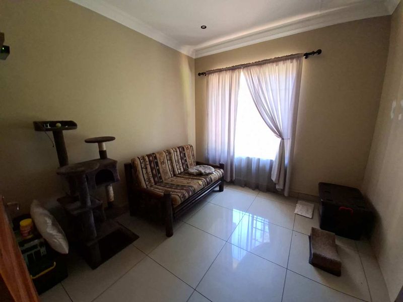 3 Bedroom Home For Sale - Photo 7